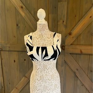 White and Black Style Bikini Square Swim Top